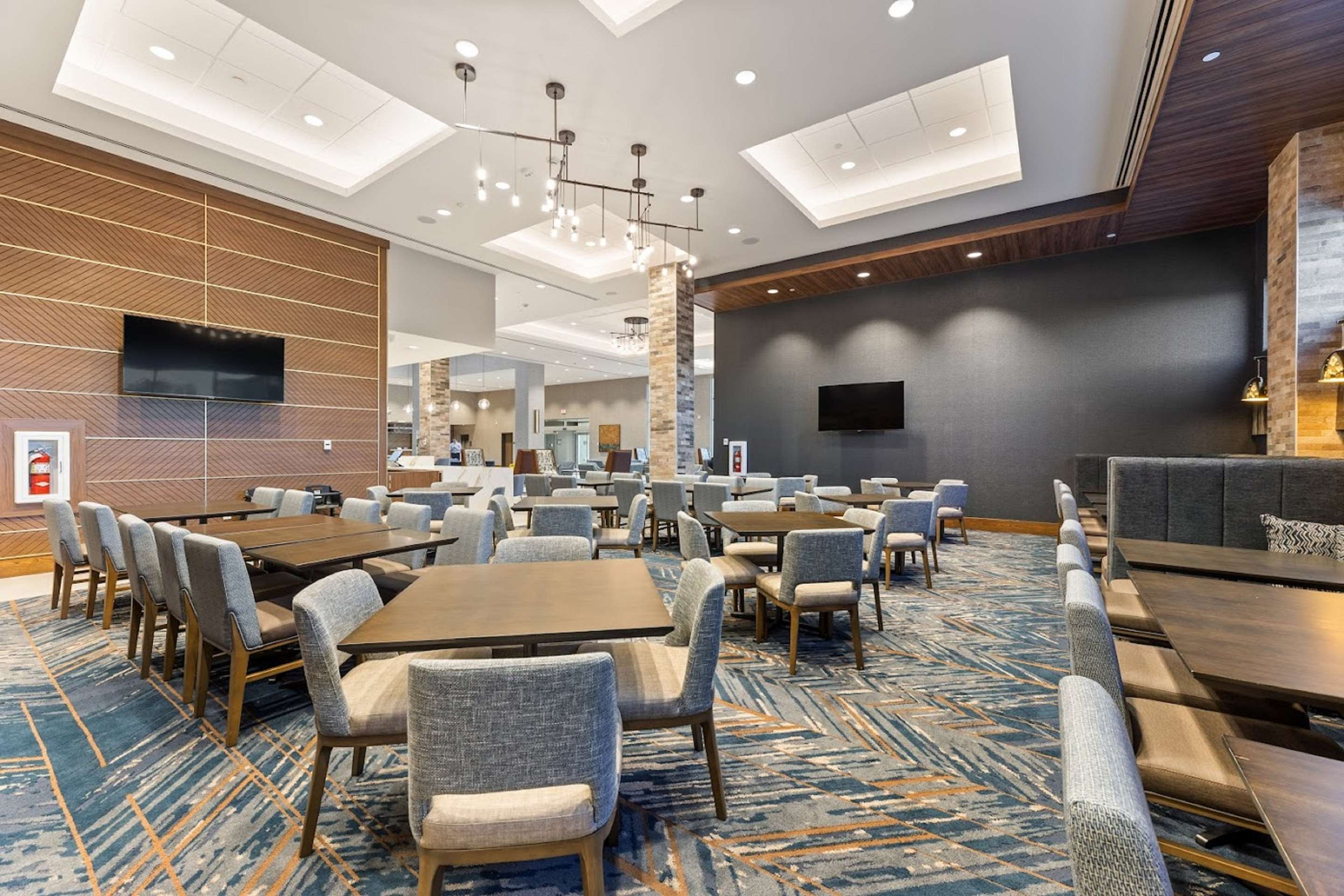Restaurant | Embassy Suites by Hilton Irving Las Colinas
