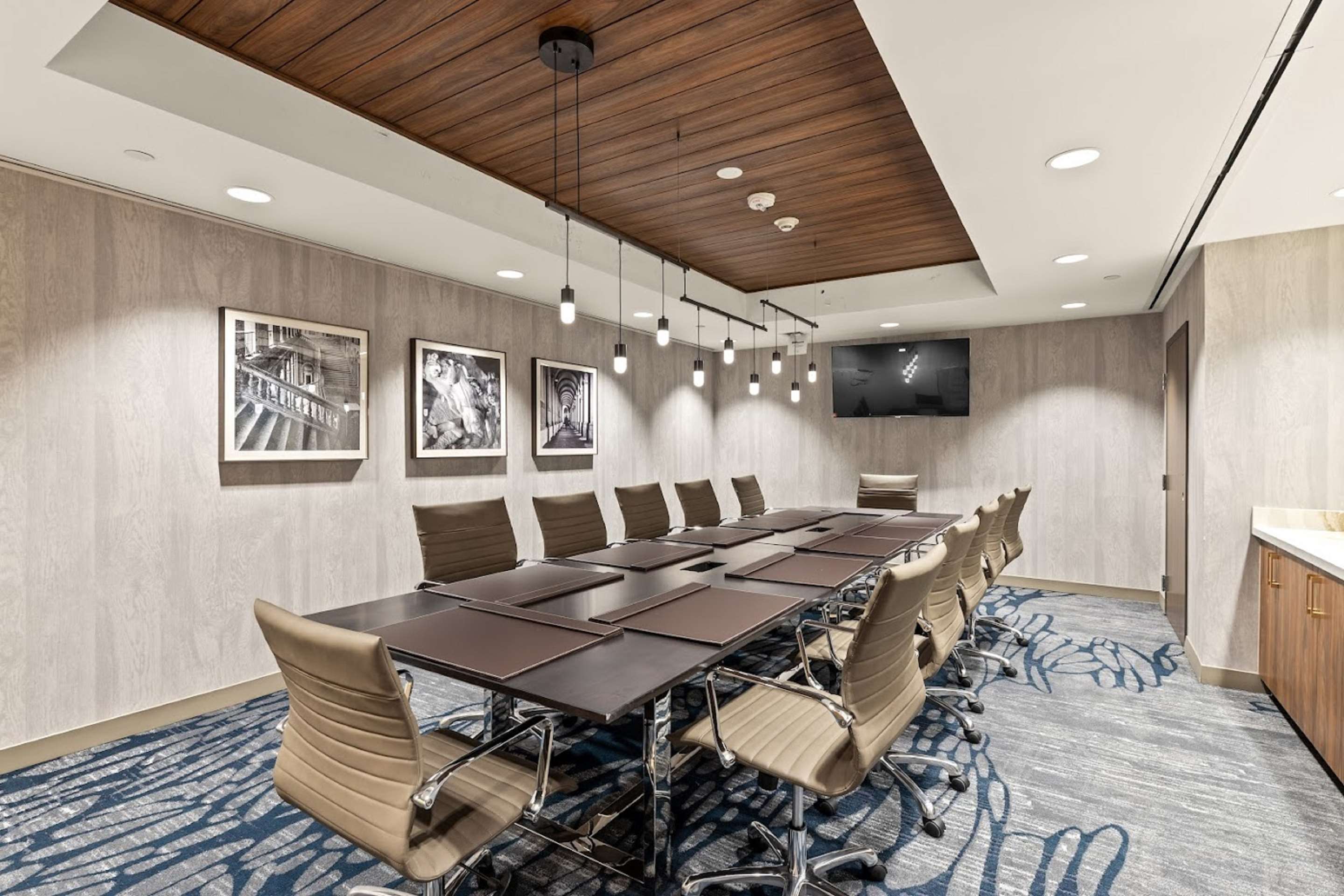 Meeting Room | Embassy Suites by Hilton Irving Las Colinas