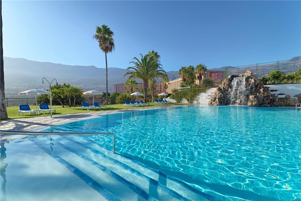 LAS AGUILAS AFFILIATED BY MELIA-guestroom-Guest Room,Guest Room Amenity,Pool,Architecture,On-Site,Outdoor/Exterior,Exterior View of Building,Family.jpg