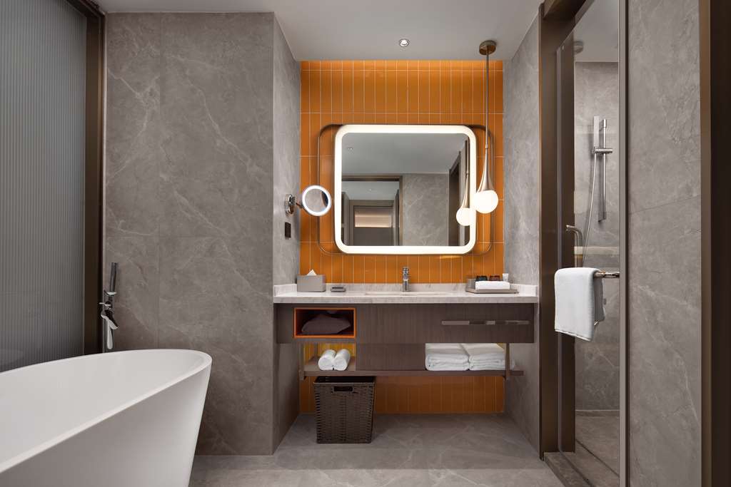 HOME2 SUITES WUHAN RAILWAY STATION-guestroom-Guest Room,Bathroom,On-Site.jpg