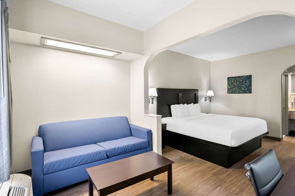 QUALITY INN AND SUITES MONTICELLO-guestroom-Guest Room,Suite,On-Site.jpg