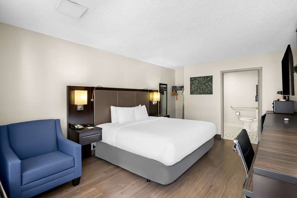 QUALITY INN AND SUITES MONTICELLO-guestroom-Guest Room,On-Site.jpg