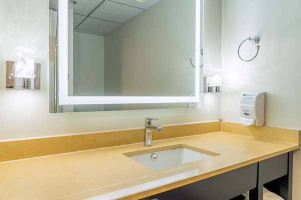  - Quality Inn Sunshine Suites Terrace