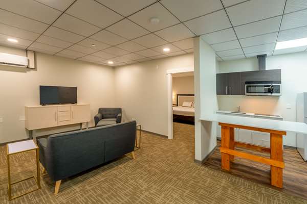 Suite - Quality Inn Sunshine Suites Terrace