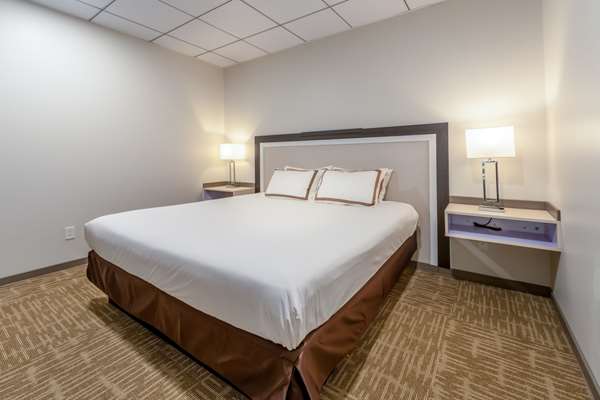 Suite - Quality Inn Sunshine Suites Terrace