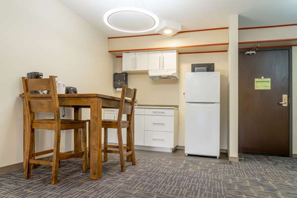  - Quality Inn Sunshine Suites Terrace