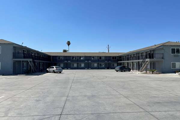 Exterior view - Super 8 Motel Bakersfield