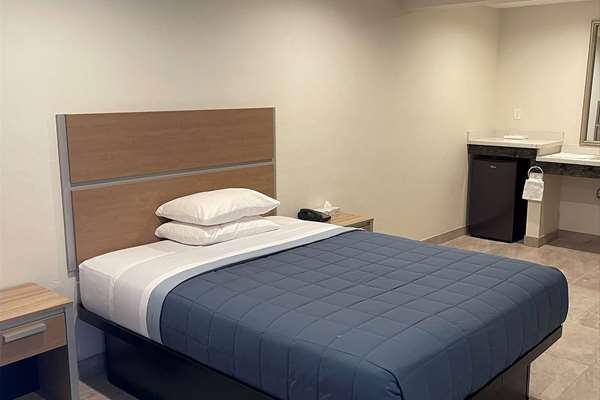  - Super 8 Motel Bakersfield