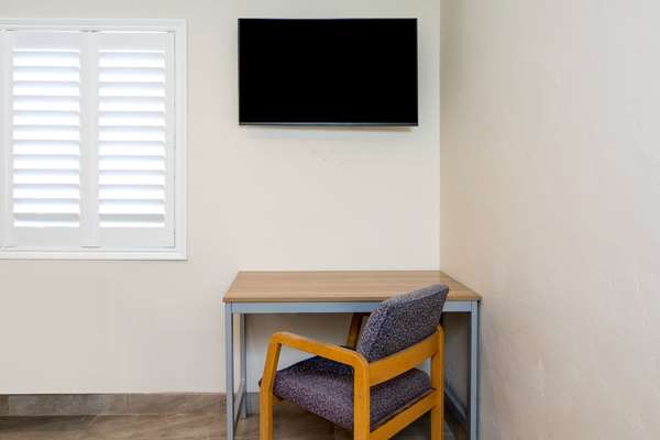  - Super 8 Motel Bakersfield