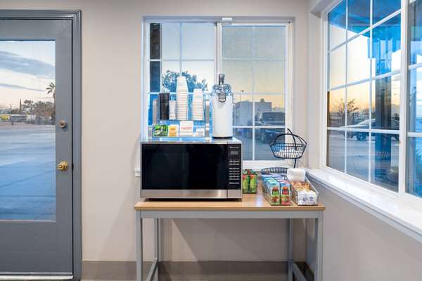  - Super 8 Motel Bakersfield