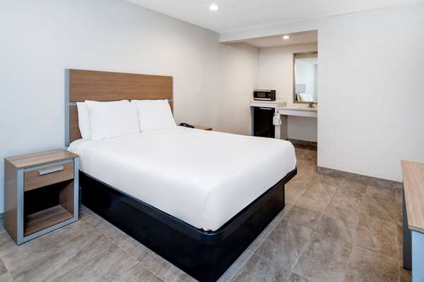  - Super 8 Motel Bakersfield