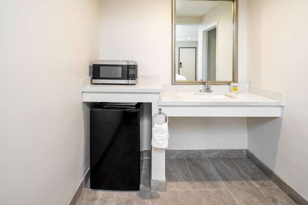  - Super 8 Motel Bakersfield