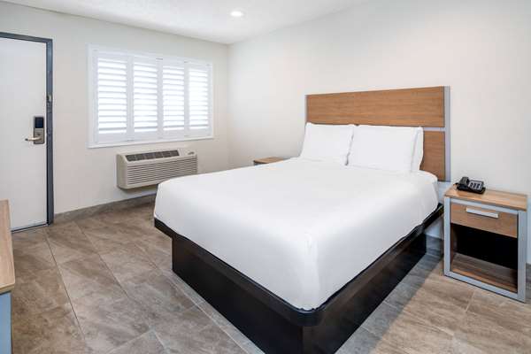  - Super 8 Motel Bakersfield