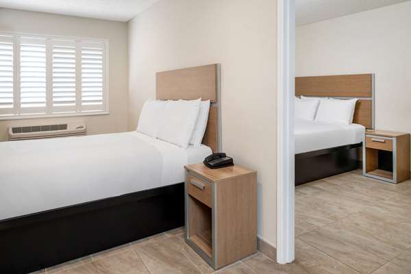 Suite - Super 8 Motel Bakersfield