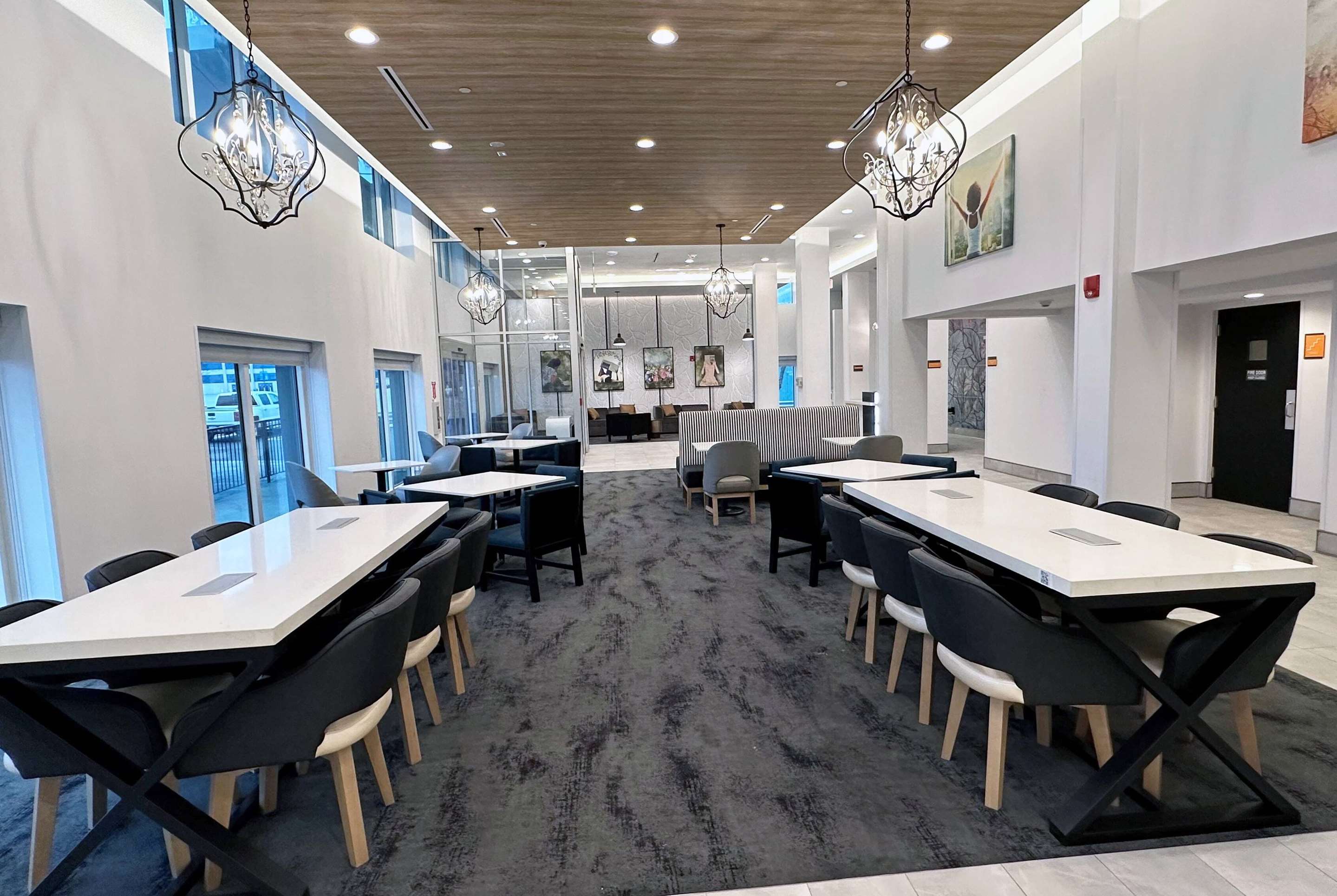 Lobby | La Quinta Inn & Suites by Wyndham Chicago O'Hare-Rosemont