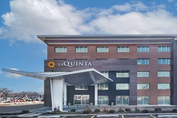 Exterior view - La Quinta Inn & Suites Rosemont