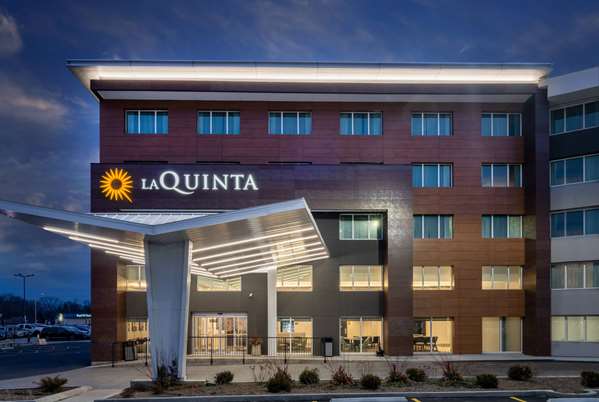 Exterior view - La Quinta Inn & Suites Rosemont