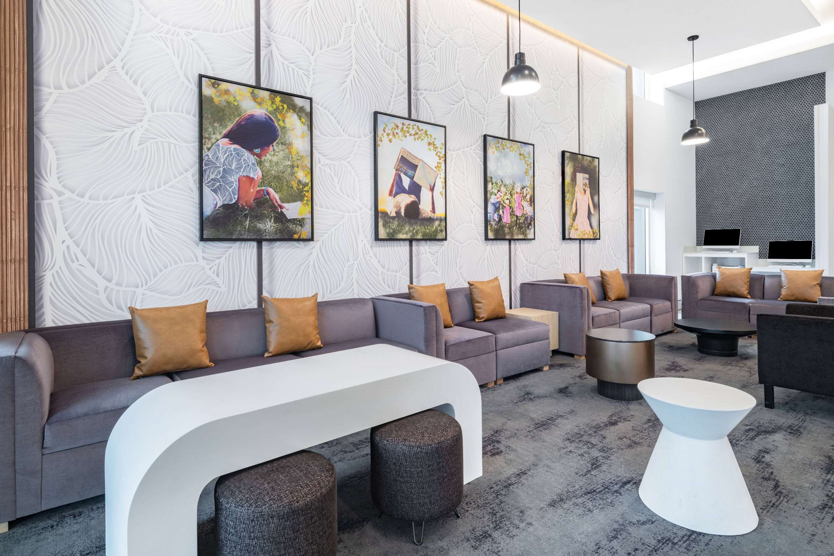 Lobby | La Quinta Inn & Suites by Wyndham Chicago O'Hare-Rosemont