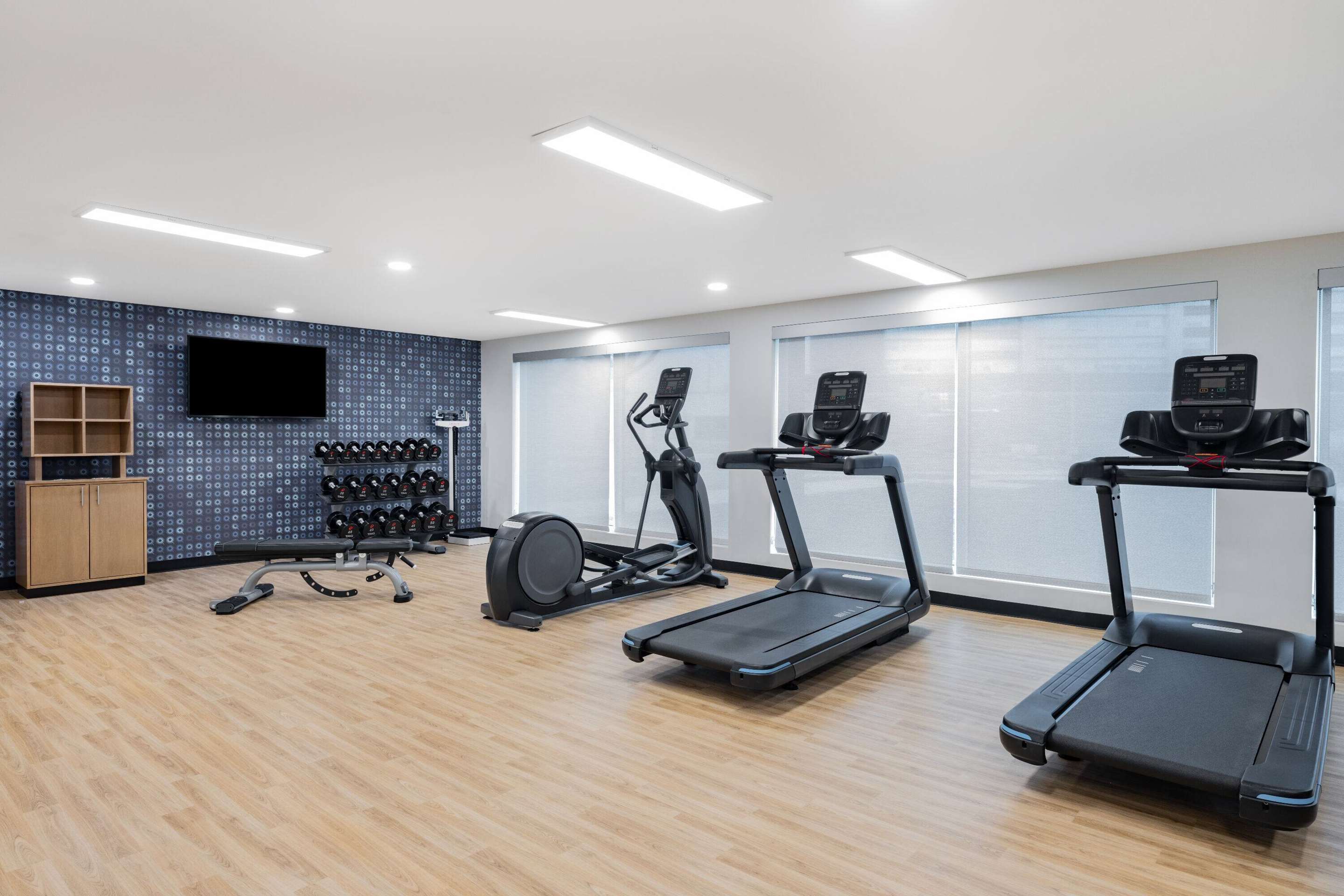Health club fitness center gym | La Quinta Inn & Suites by Wyndham Chicago O'Hare-Rosemont