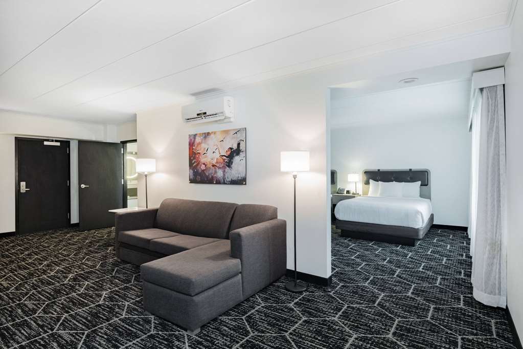 LA QUINTA INN & SUITES BY WYNDHAM C-guestroom-Guest Room,Suite,On-Site.jpg
