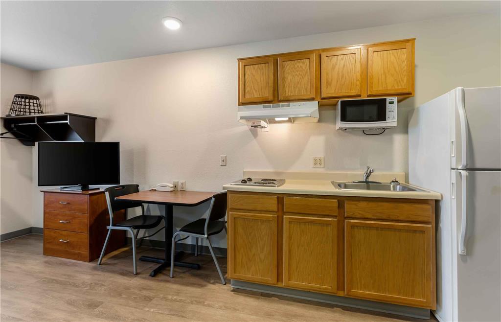EXTENDED STAY AMERICA SELECT-guestroom-Guest Room,Guest Room Amenity,Kitchen/Kitchenette,On-Site.jpg
