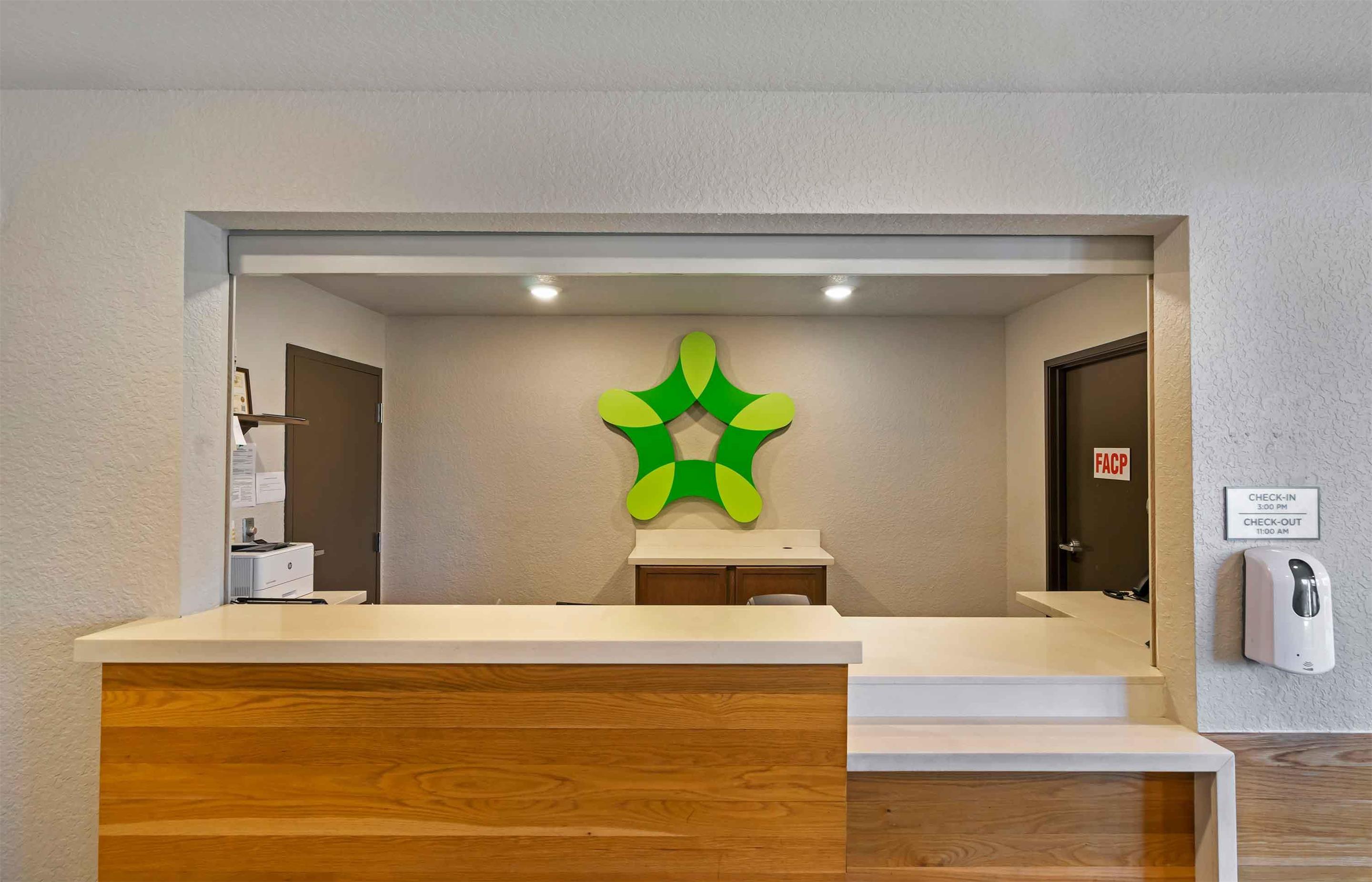 Lobby and Guest Check-in | Extended Stay America Suites - Tampa - Brandon - East