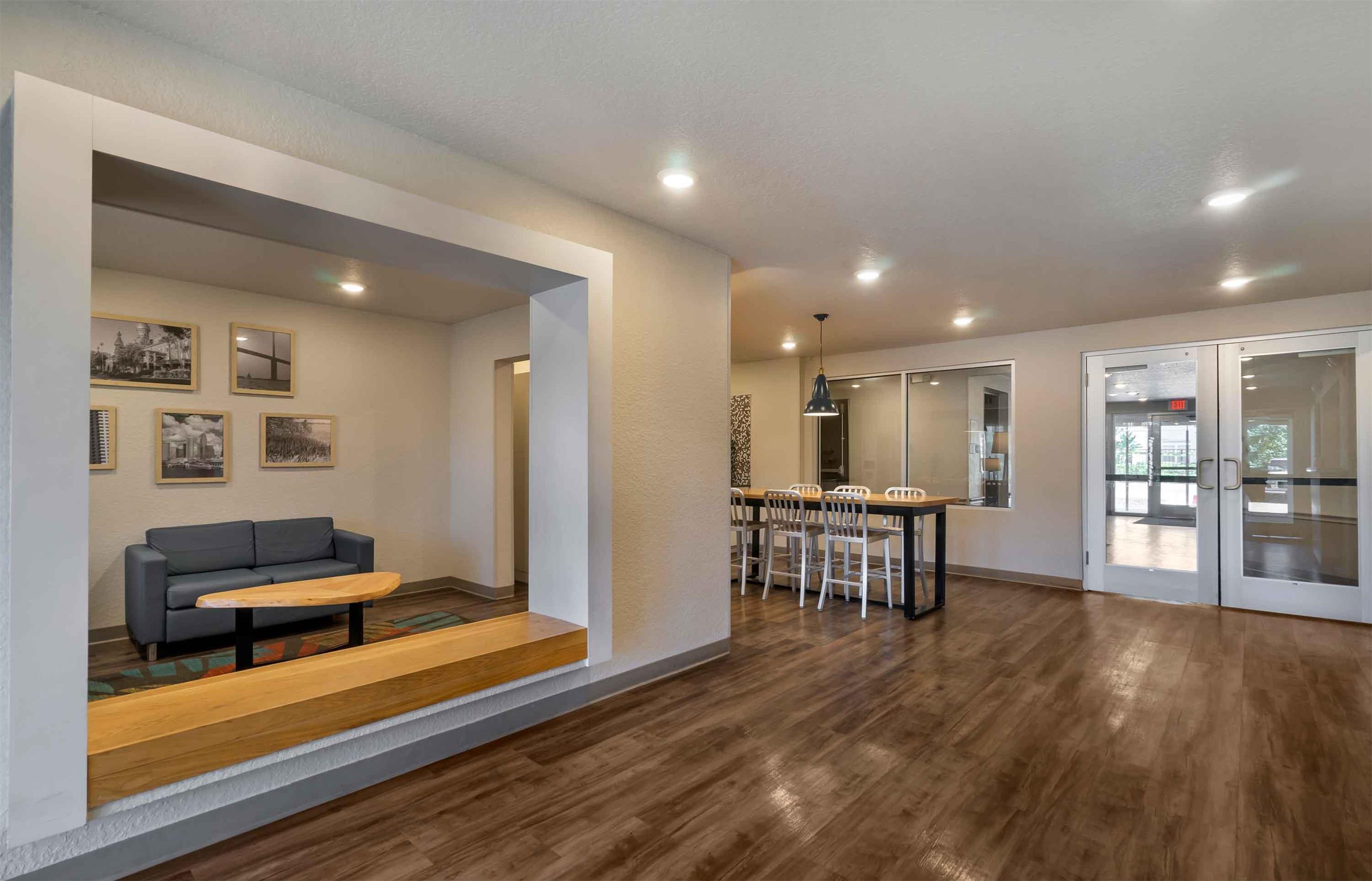 Lobby and Guest Check-in | Extended Stay America Suites - Tampa - Brandon - East
