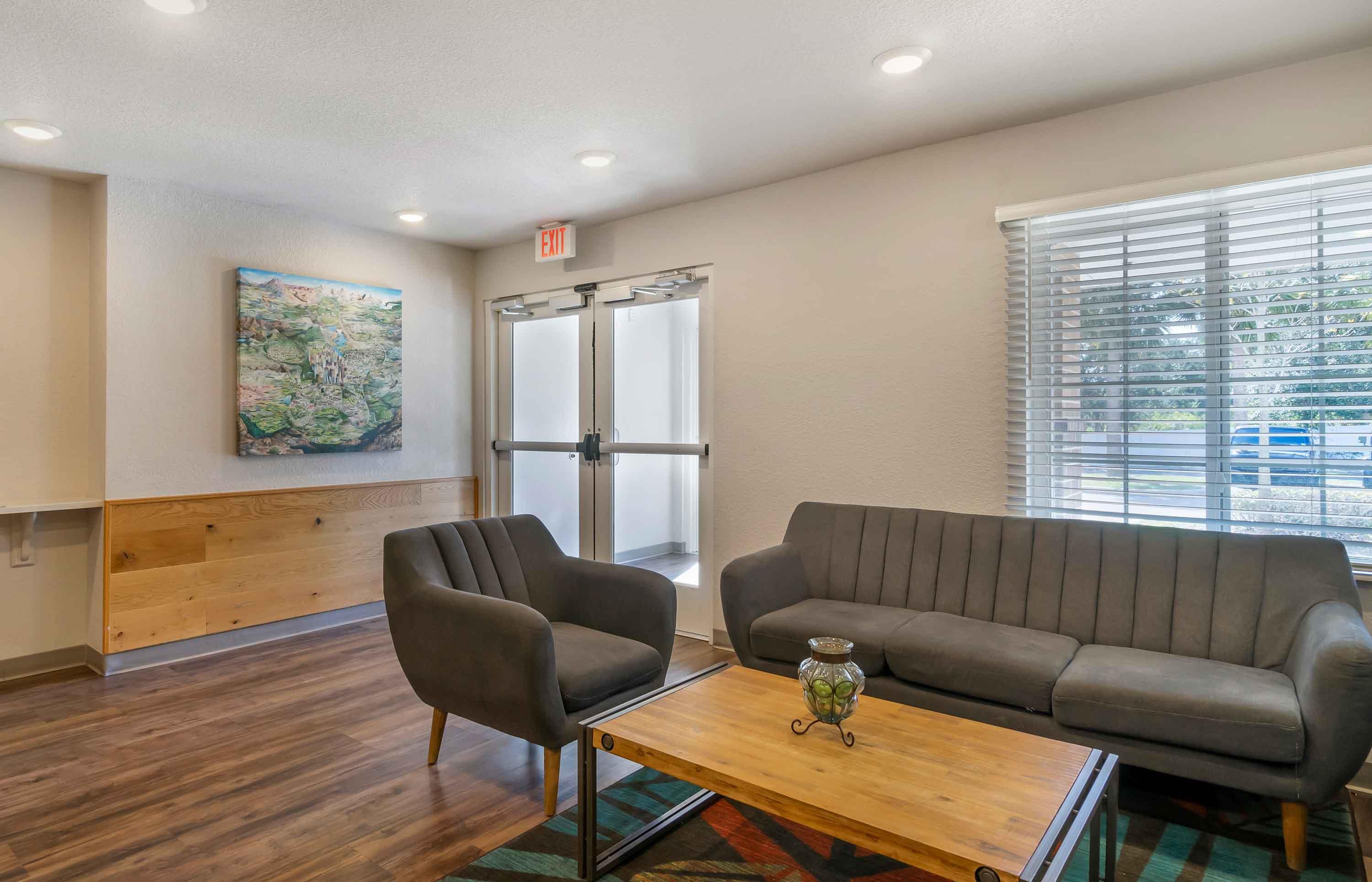 Lobby and Guest Check-in | Extended Stay America Select Suites - Clearwater