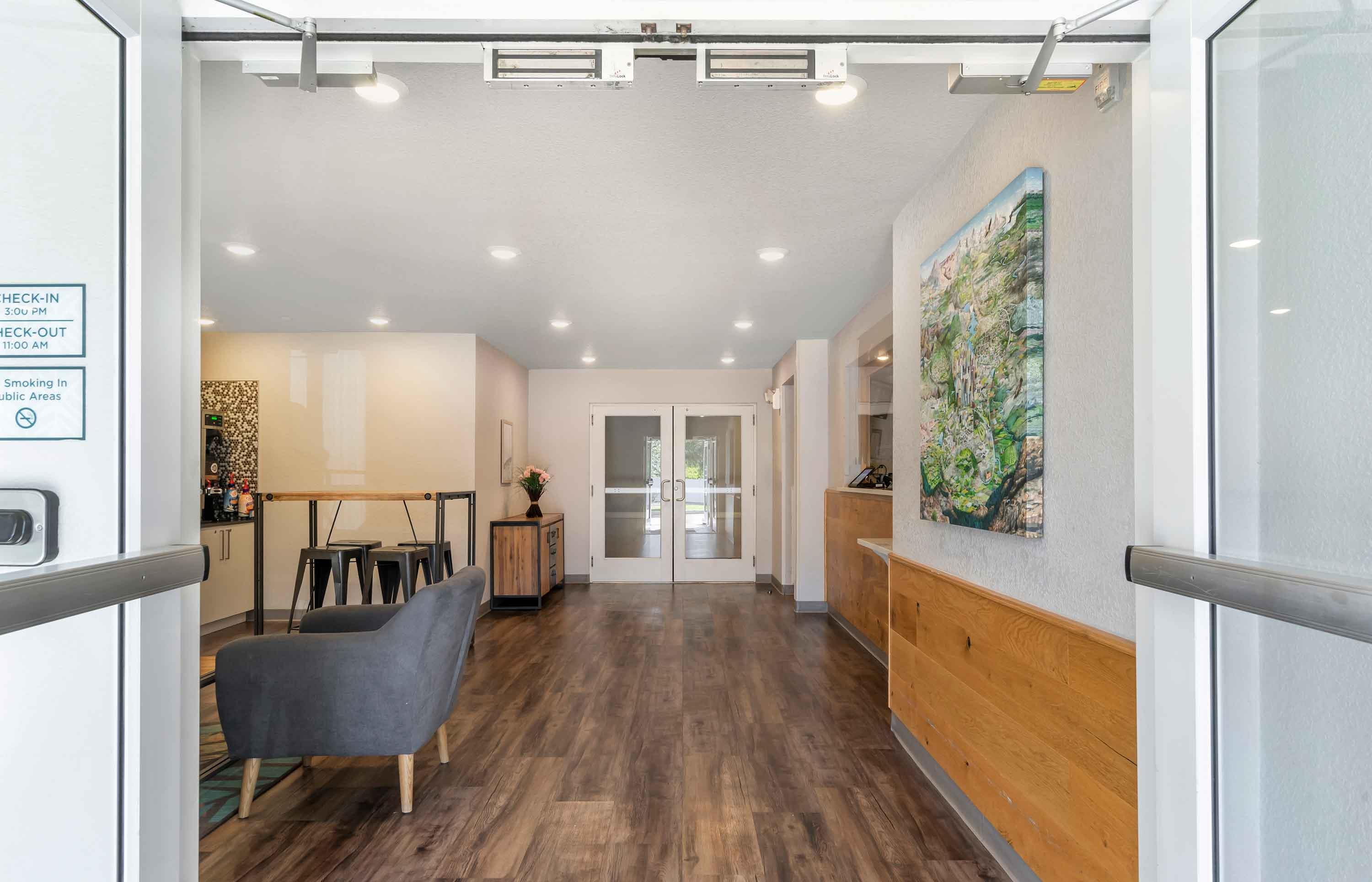 Lobby and Guest Check-in | Extended Stay America Select Suites - Clearwater