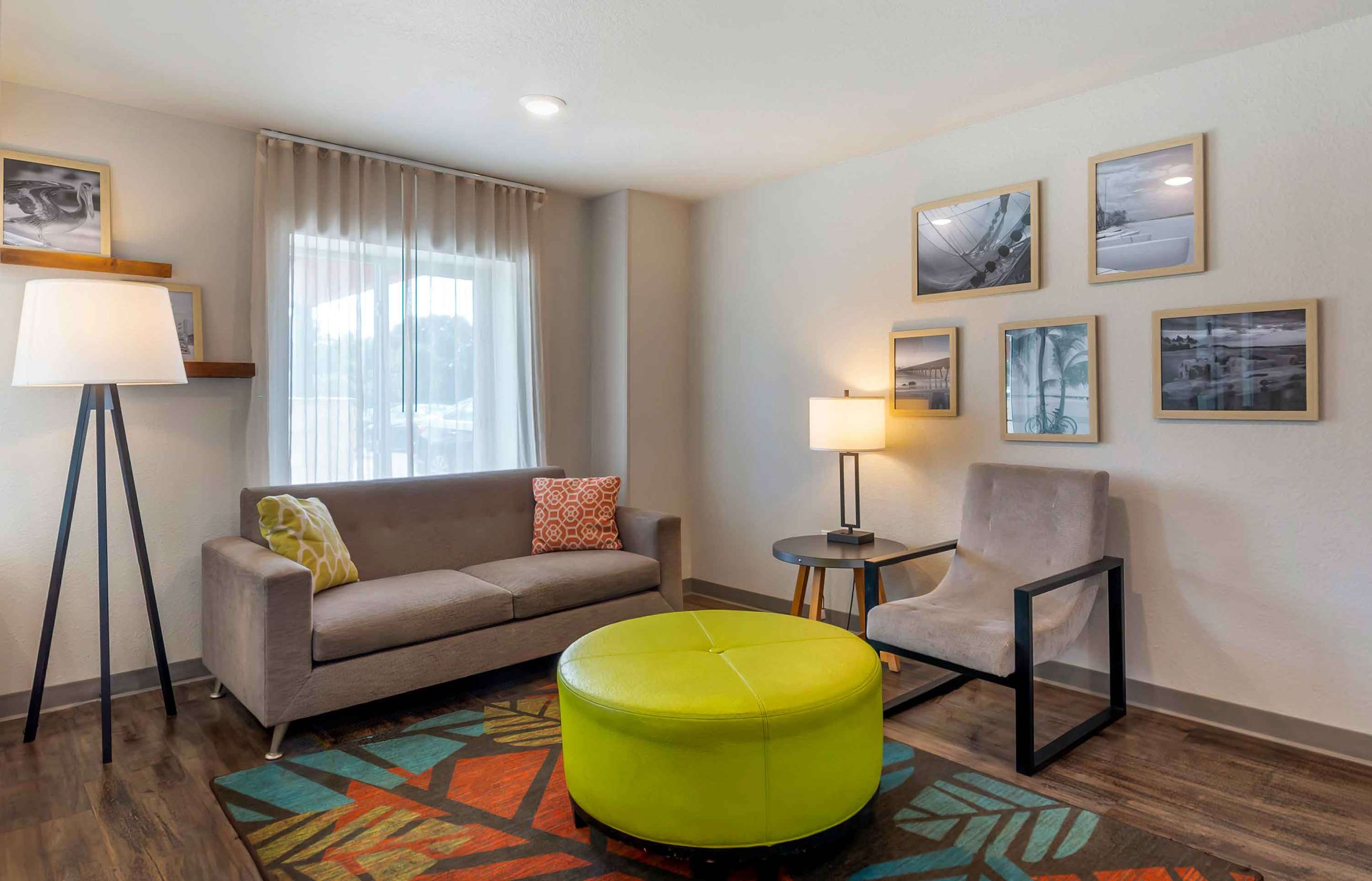 Lobby and Guest Check-in | Extended Stay America Select Suites Deerfield Beach