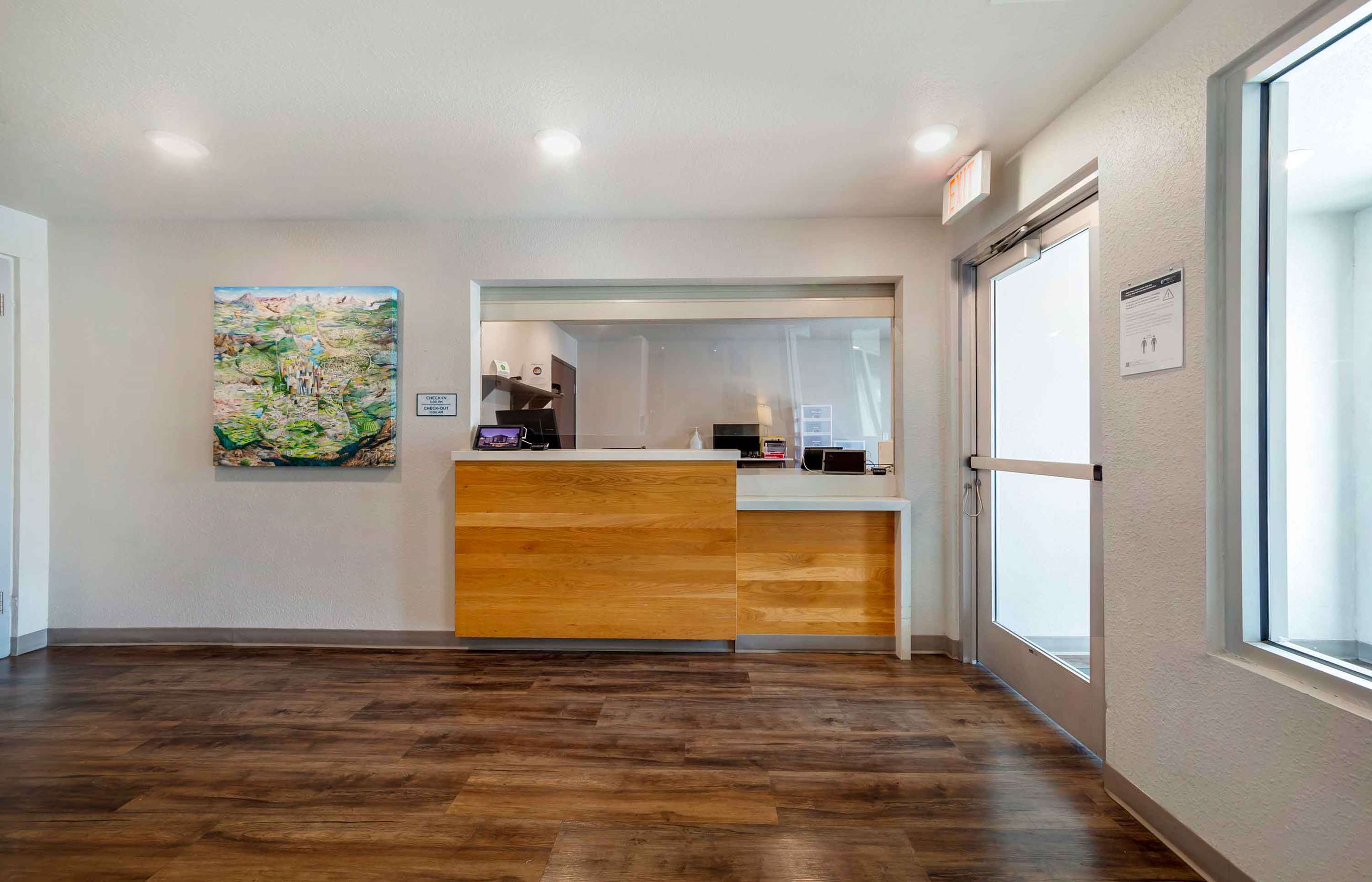 Lobby and Guest Check-in | Extended Stay America Select Suites Deerfield Beach