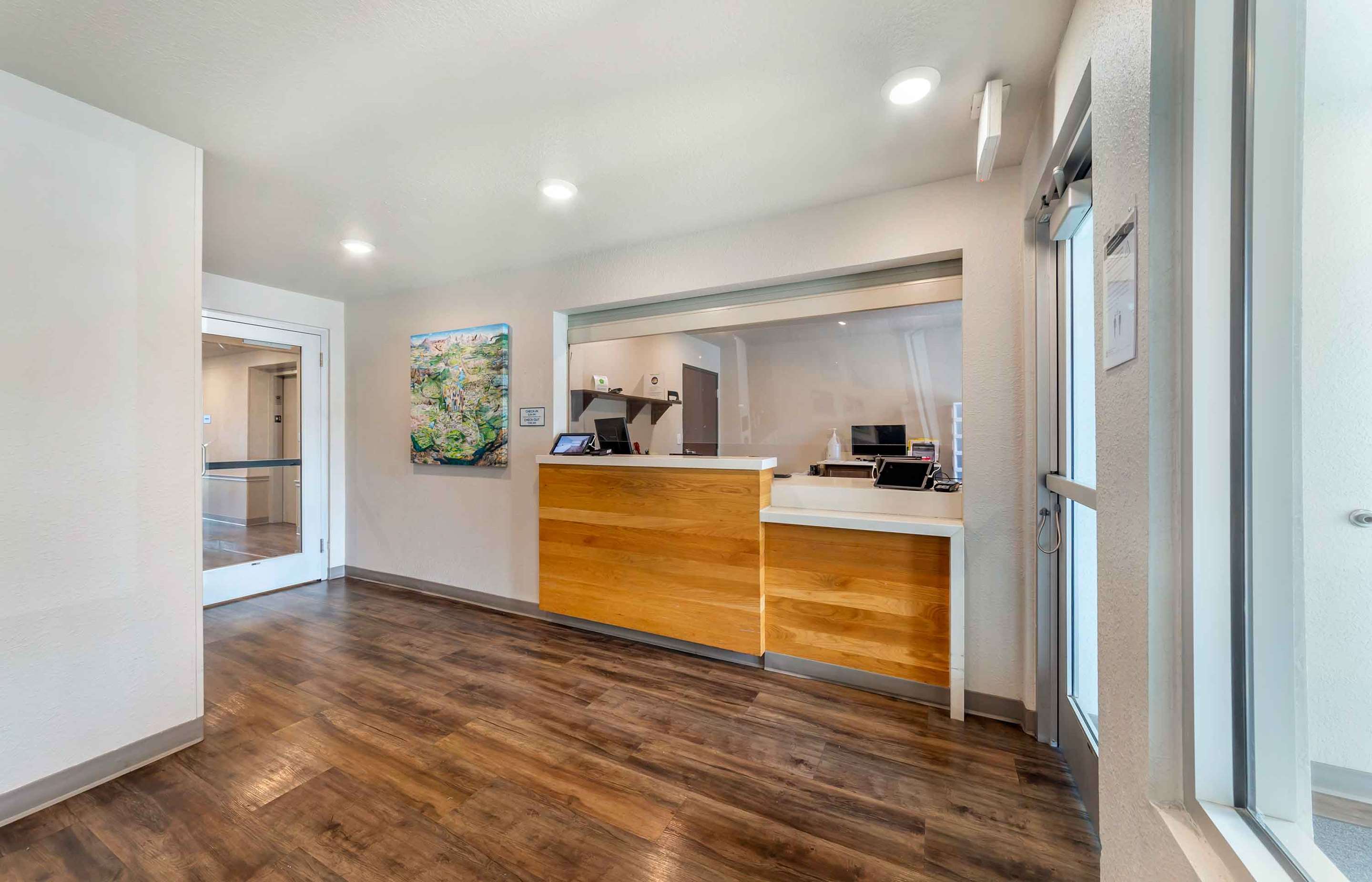 Lobby and Guest Check-in | Extended Stay America Select Suites Deerfield Beach