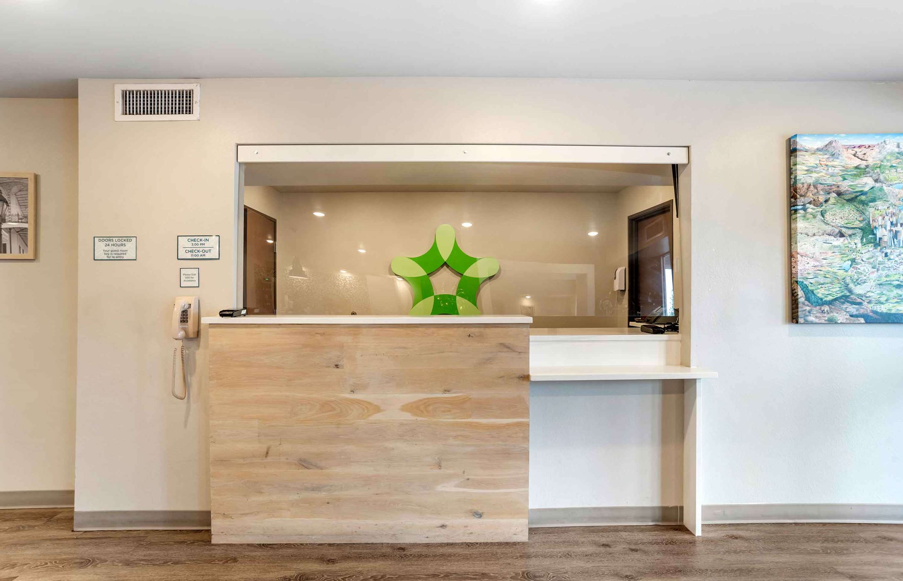 Lobby and Guest Check-in | Extended Stay America Suites - New Orleans - Airport - I-10