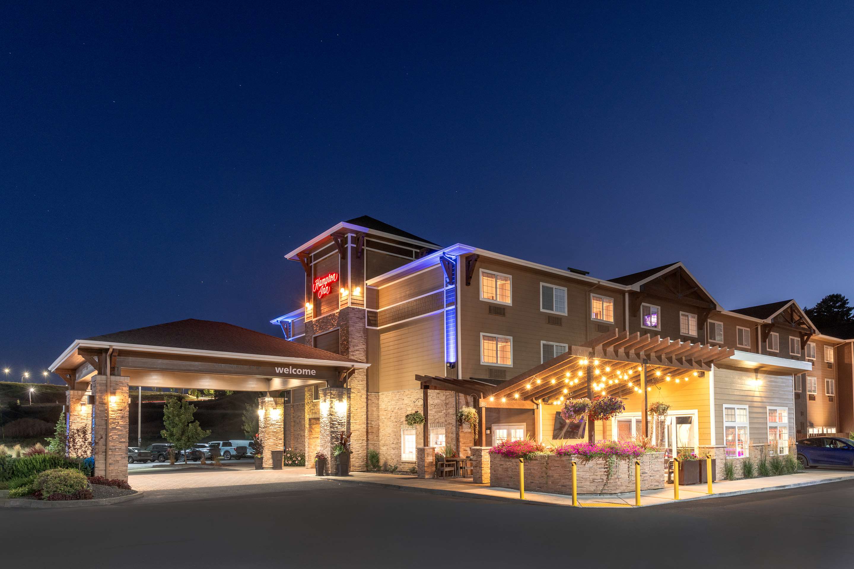 Exterior | Hampton Inn Pullman