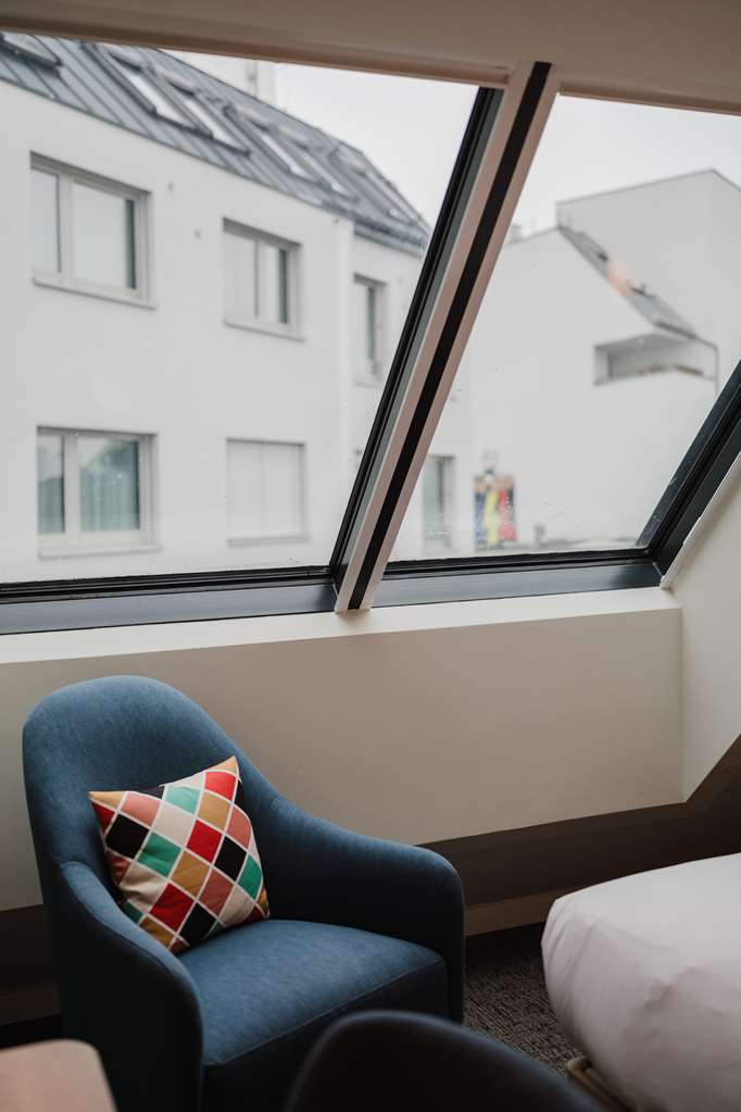 Hampton by Hilton Vienna City West - Tap to explore photos