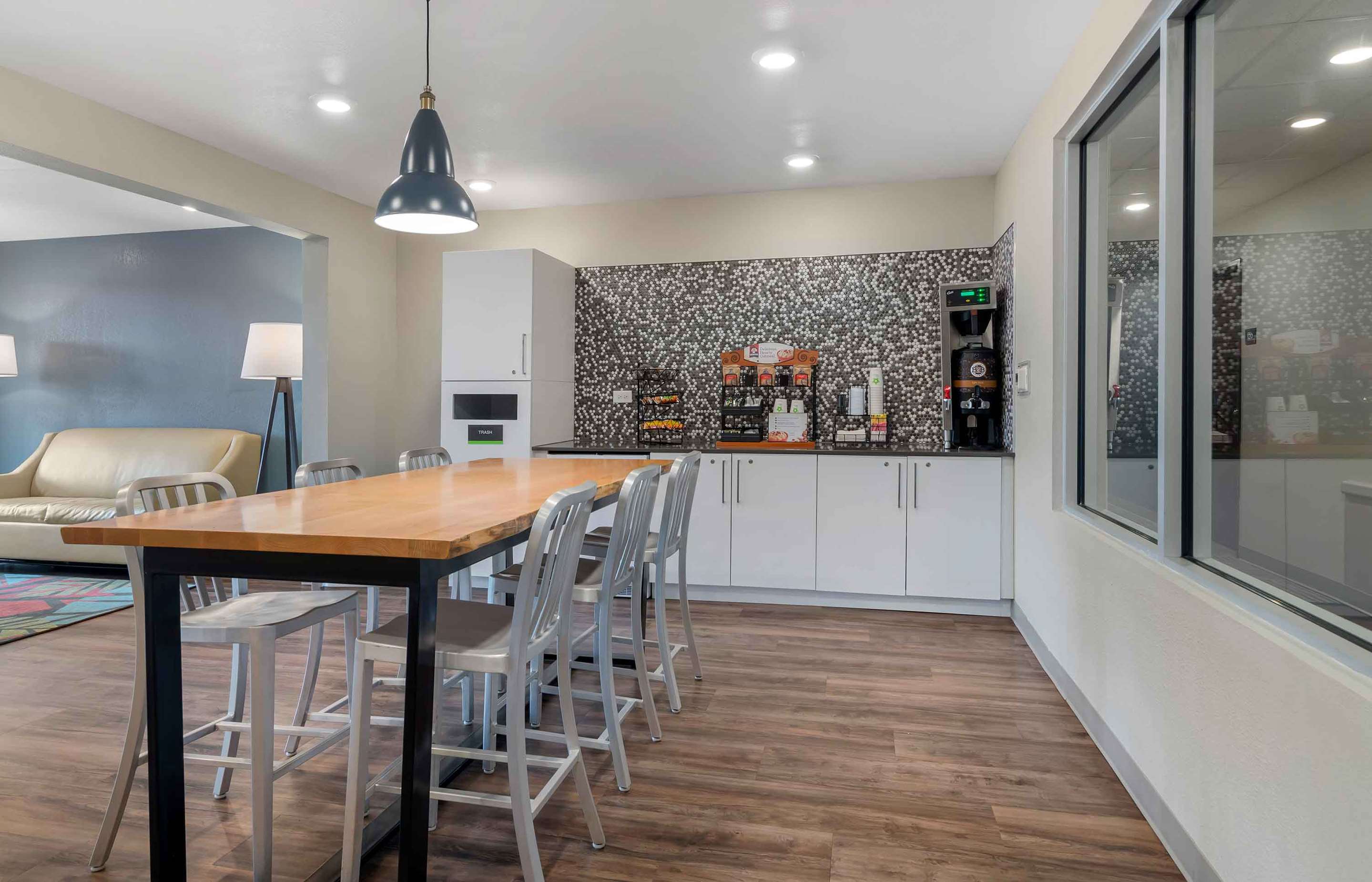 Breakfast Room | Extended Stay America Suites - Atlanta - Lithia Springs