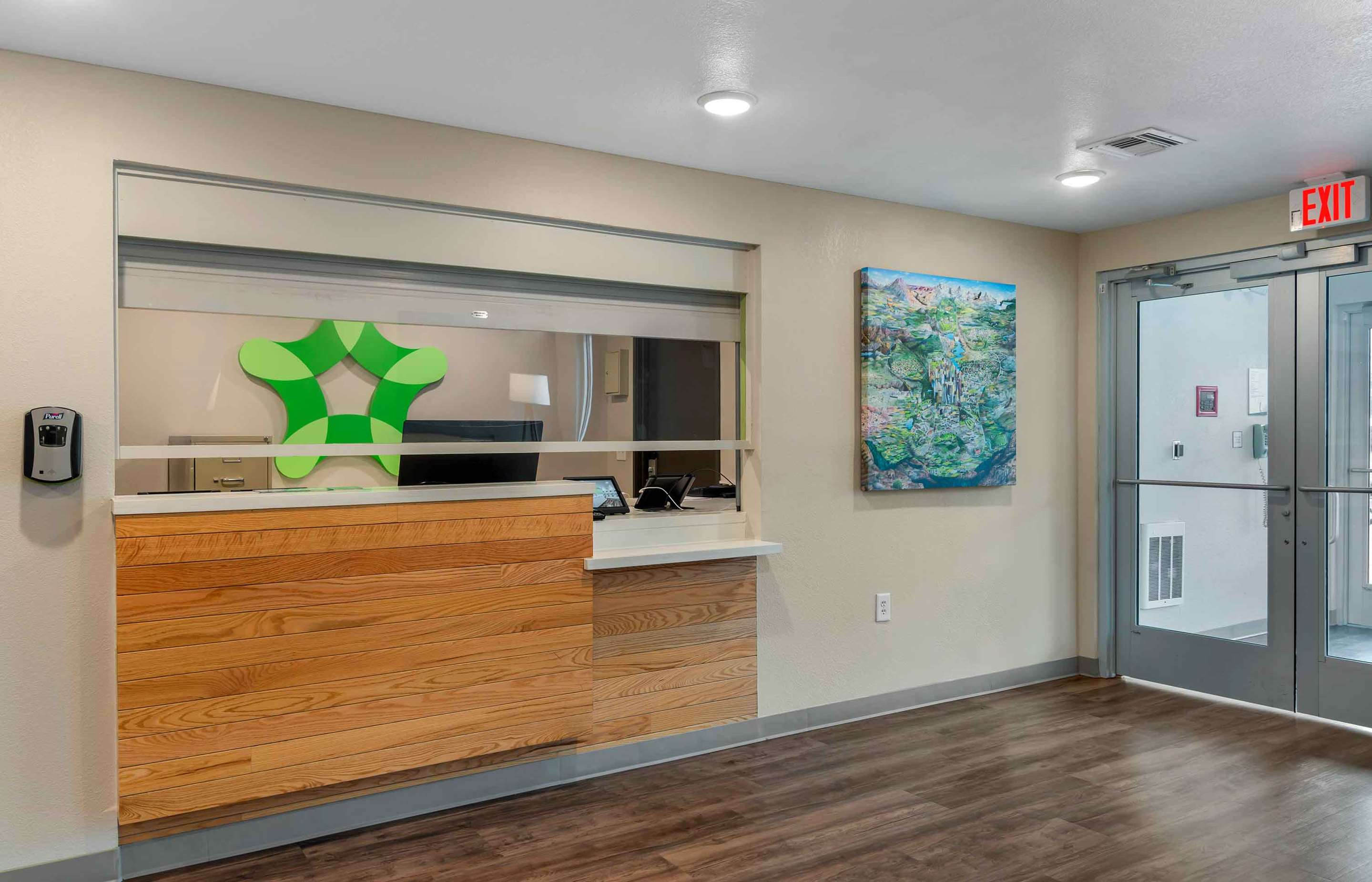 Lobby and Guest Check-in | Extended Stay America Suites - Atlanta - Lithia Springs