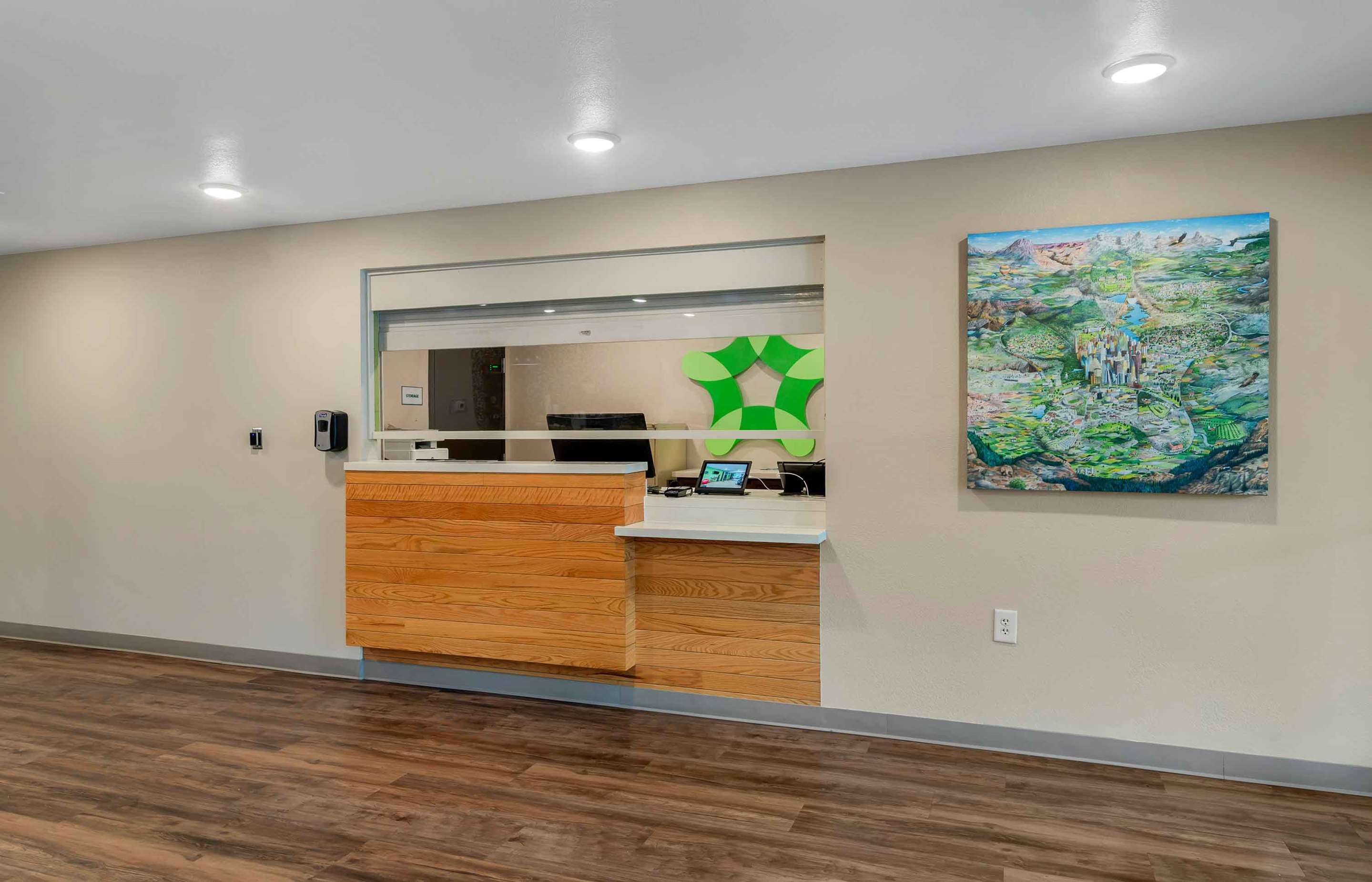 Lobby and Guest Check-in | Extended Stay America Suites - Atlanta - Lithia Springs