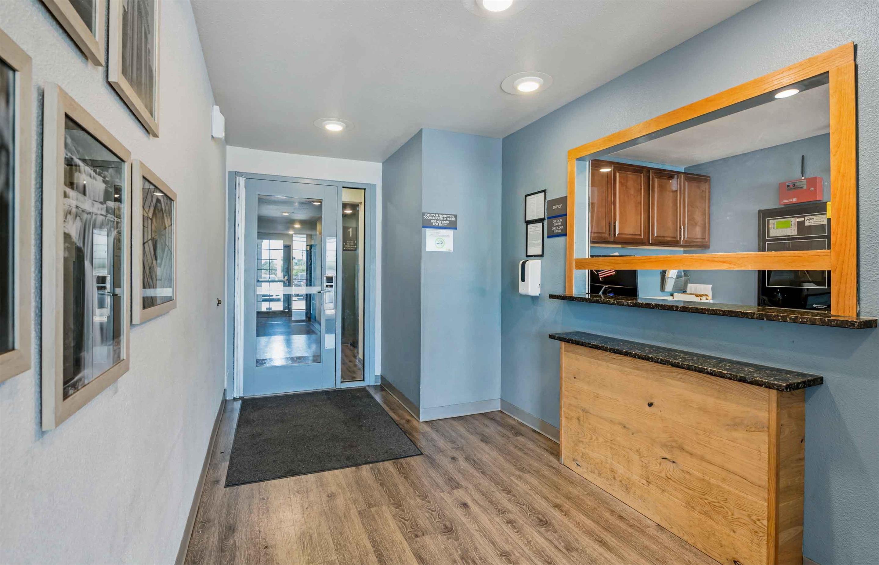 Lobby and Guest Check-in | Extended Stay America Select Suites - Indianapolis - Lawrence