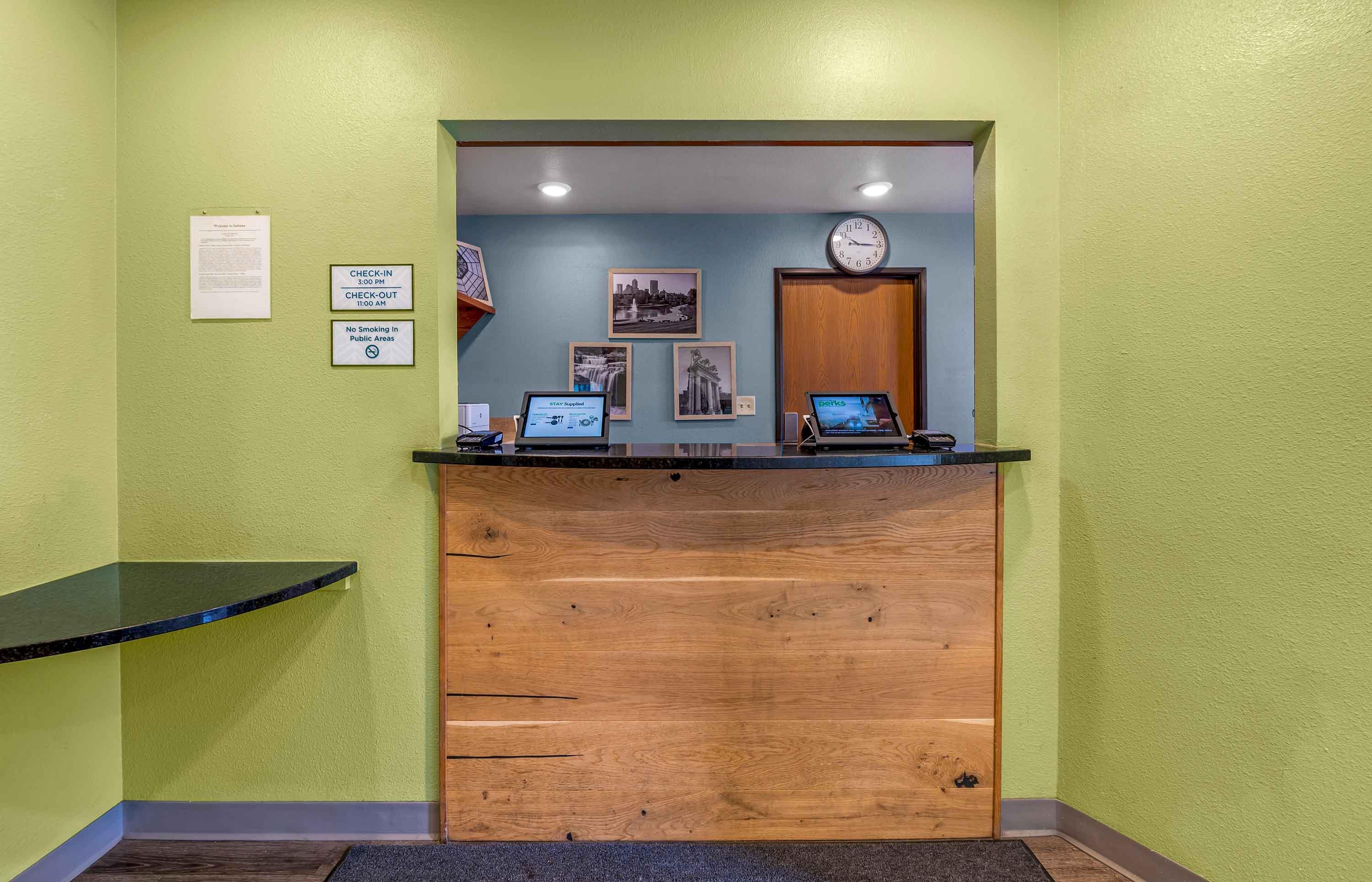 Lobby and Guest Check-in | Extended Stay America Select Suites - Indianapolis - Plainfield