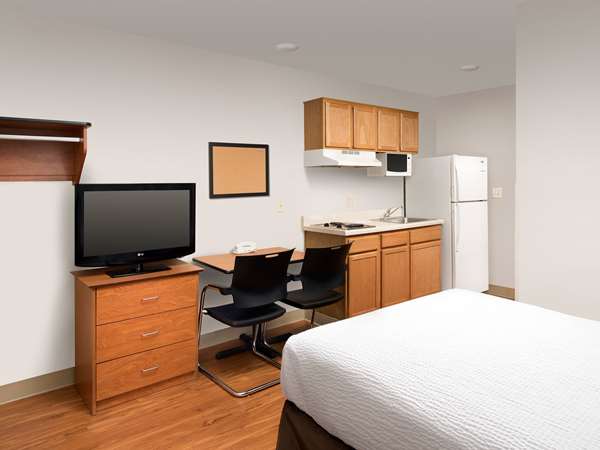  - Extended Stay America Select Suites Airport Colorado Springs