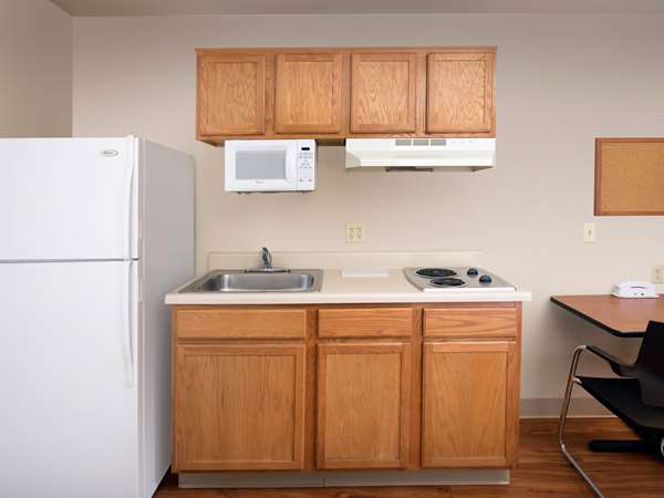  - Extended Stay America Select Suites Airport Colorado Springs