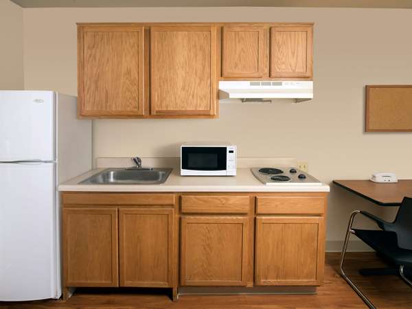  - Extended Stay America Select Suites Airport Colorado Springs