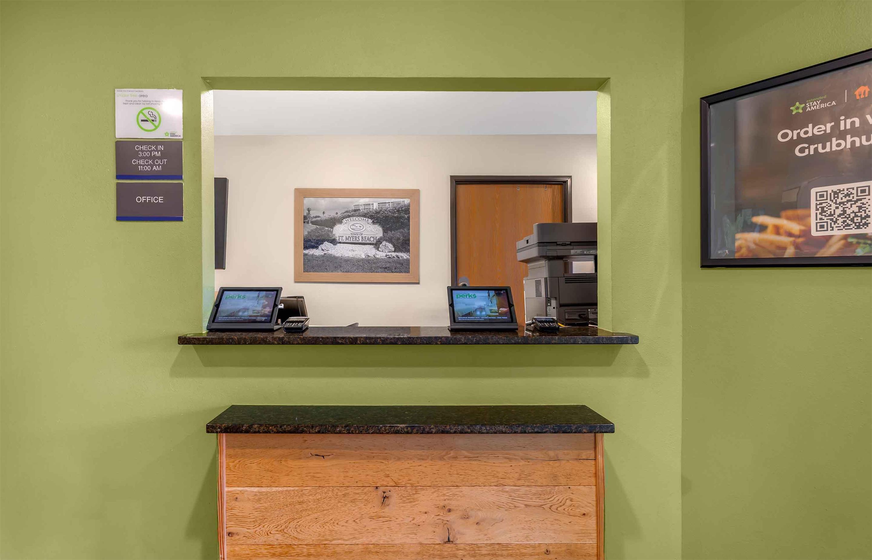 Lobby and Guest Check-in | Extended Stay America Select Suites - Fort Myers - Northeast