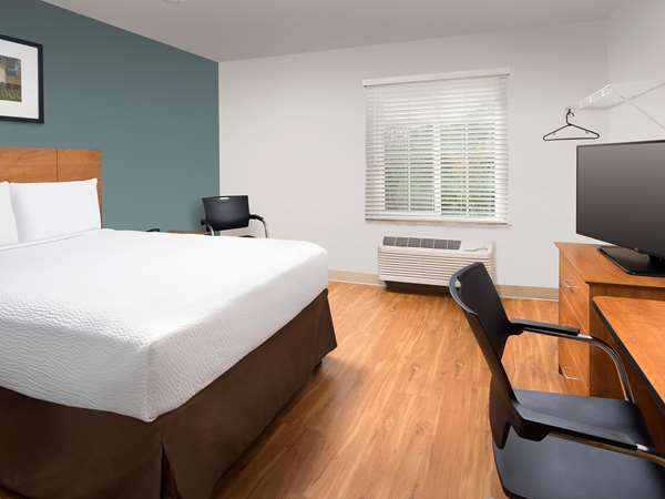  - Extended Stay America Select Suites Detroit Blvd Pensacola - I-10, Exit 7