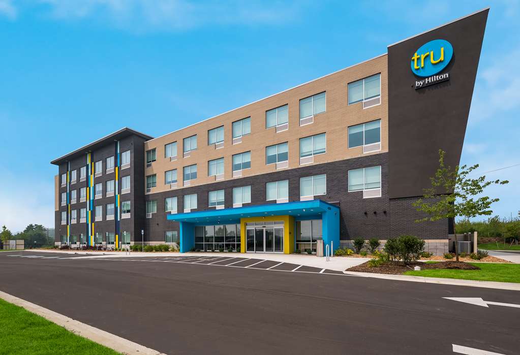 Tru by Hilton Novi Detroit