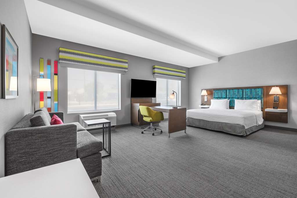 HAMPTON INN AND SUITES BFL CENTRAL-guestroom-Guest Room,On-Site.jpg