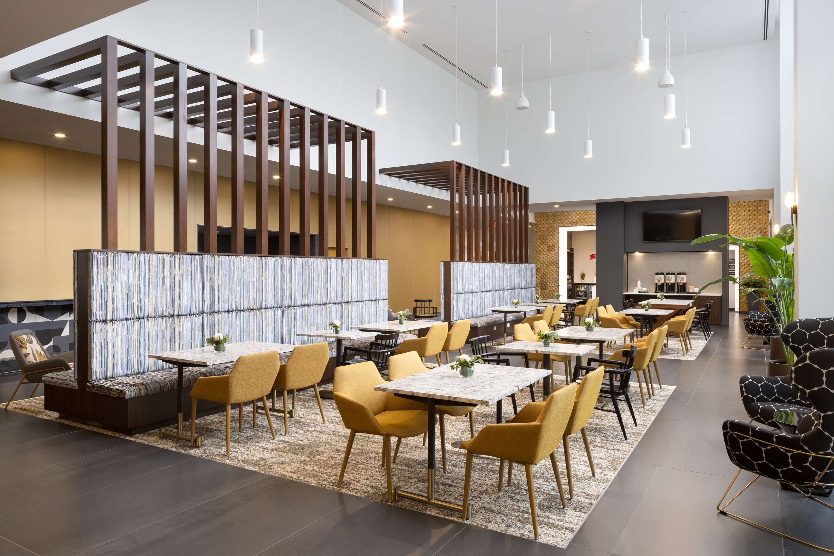 Restaurant | Hampton Inn & Suites Rochester Downtown