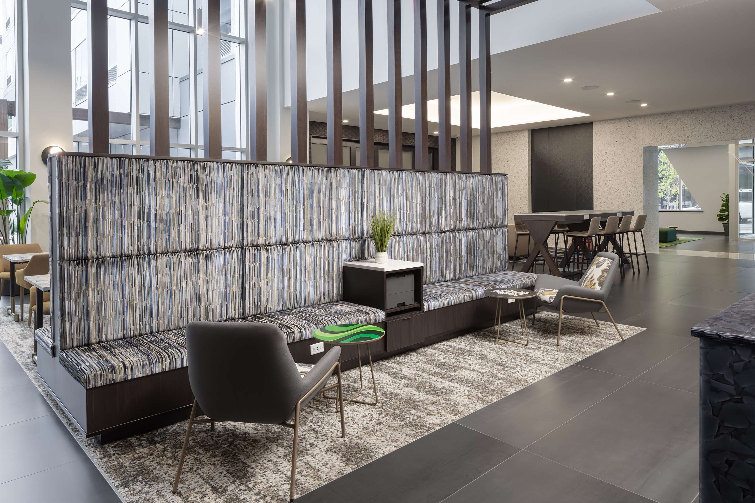 Lobby | Hampton Inn & Suites Rochester Downtown