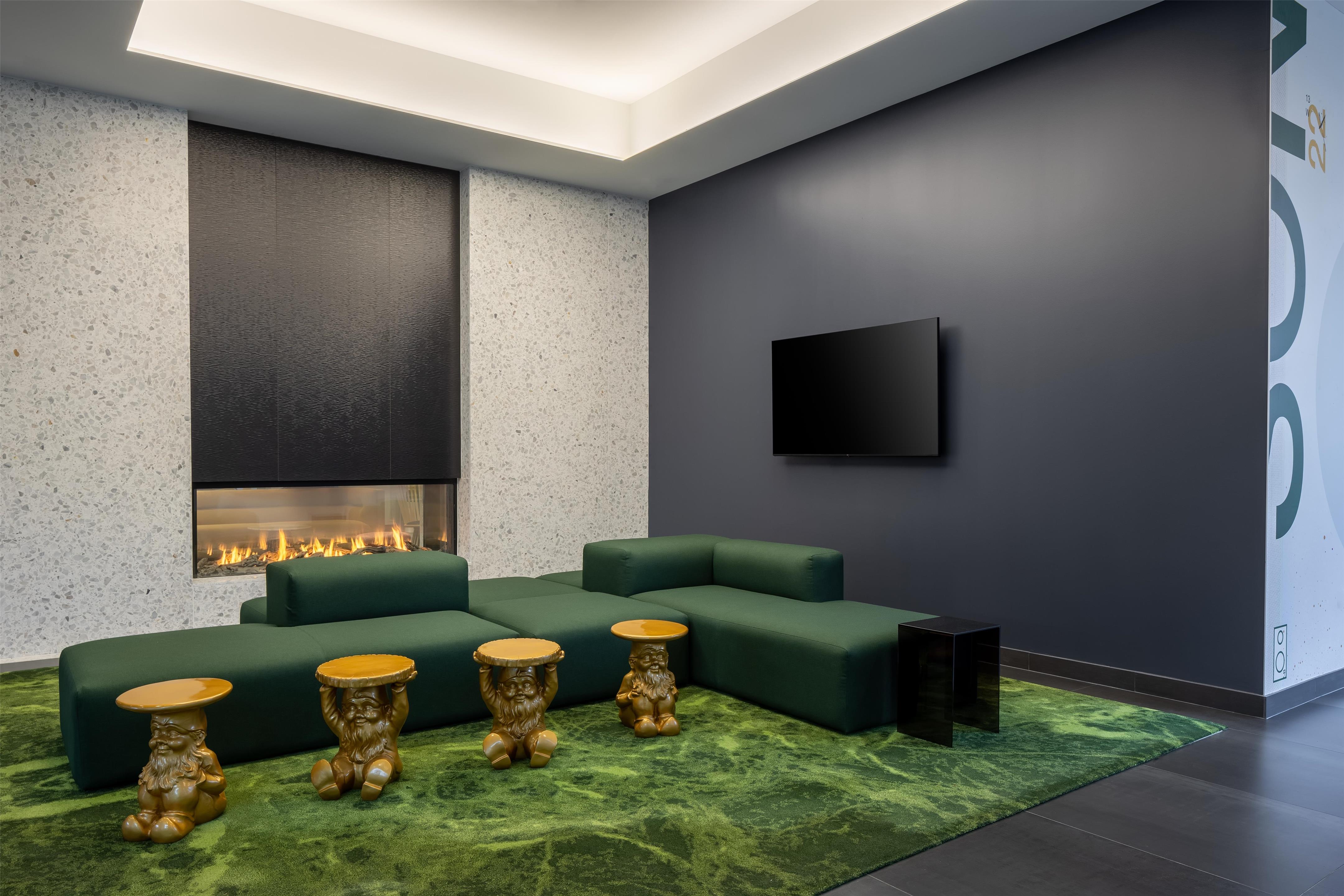 Lobby | Hampton Inn & Suites Rochester Downtown